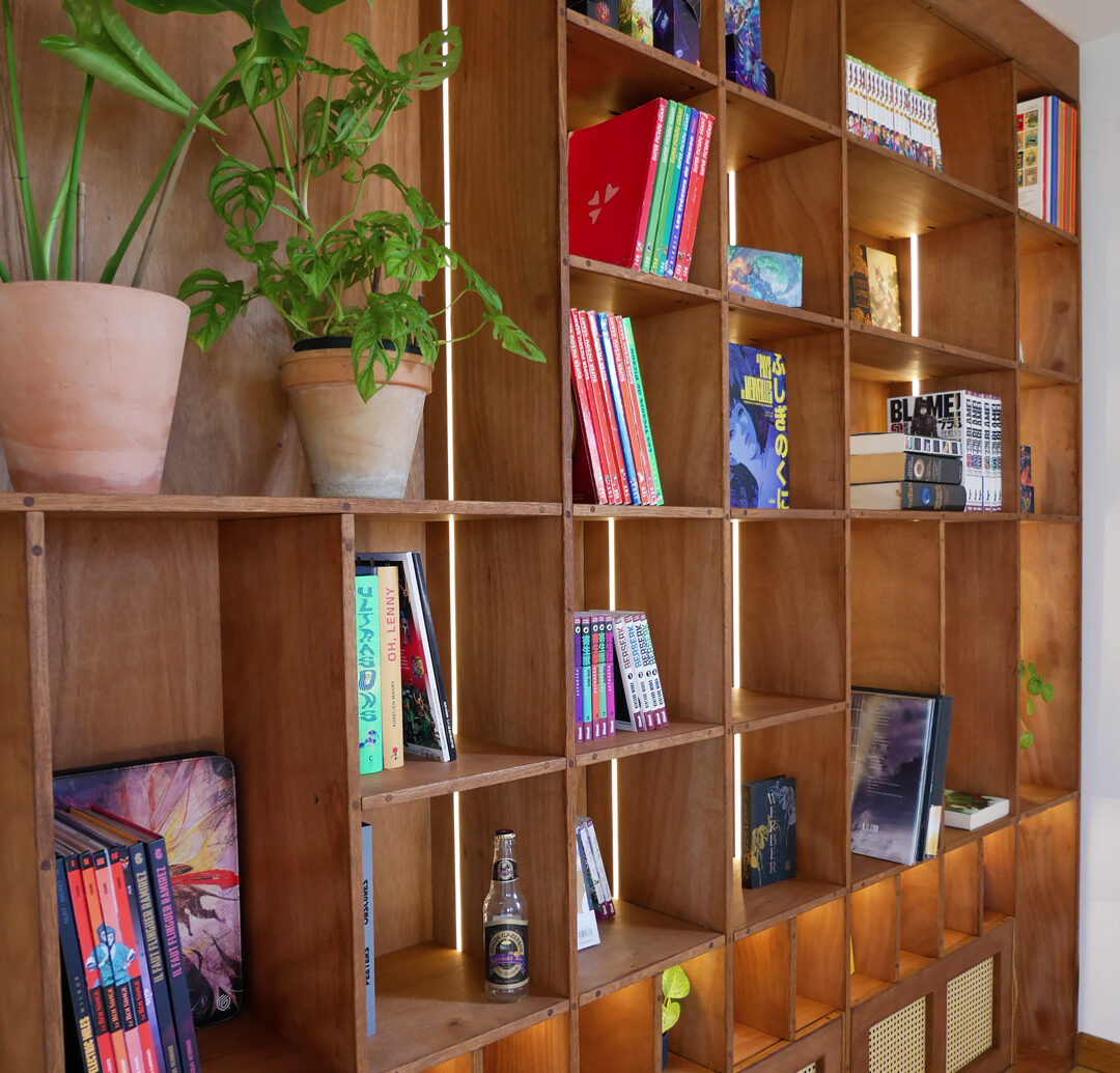 Bibliothèque okoumé sur mesure