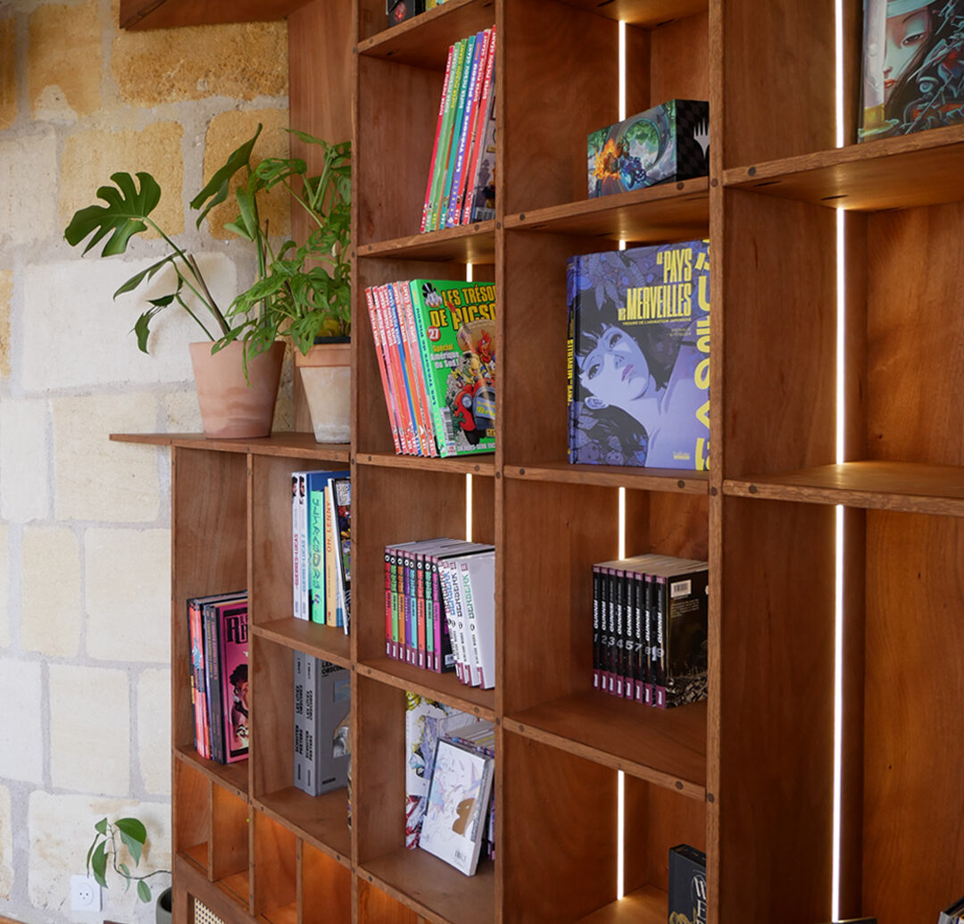 Bibliothèque okoumé sur mesure